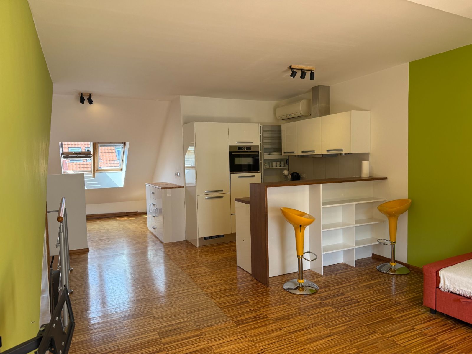 Pronájem bytu 2+kk 62 m² — photo 2