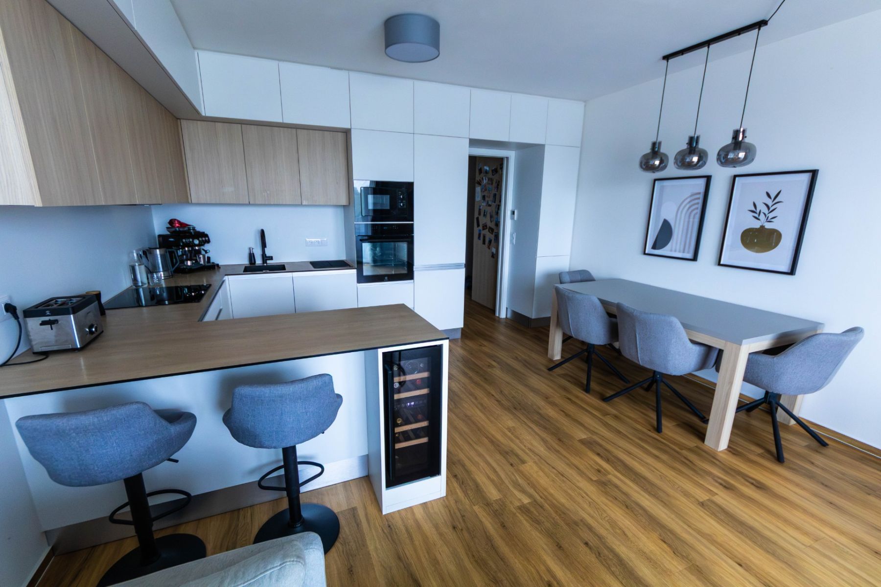 Pronájem bytu 3+kk 73 m² — photo 2
