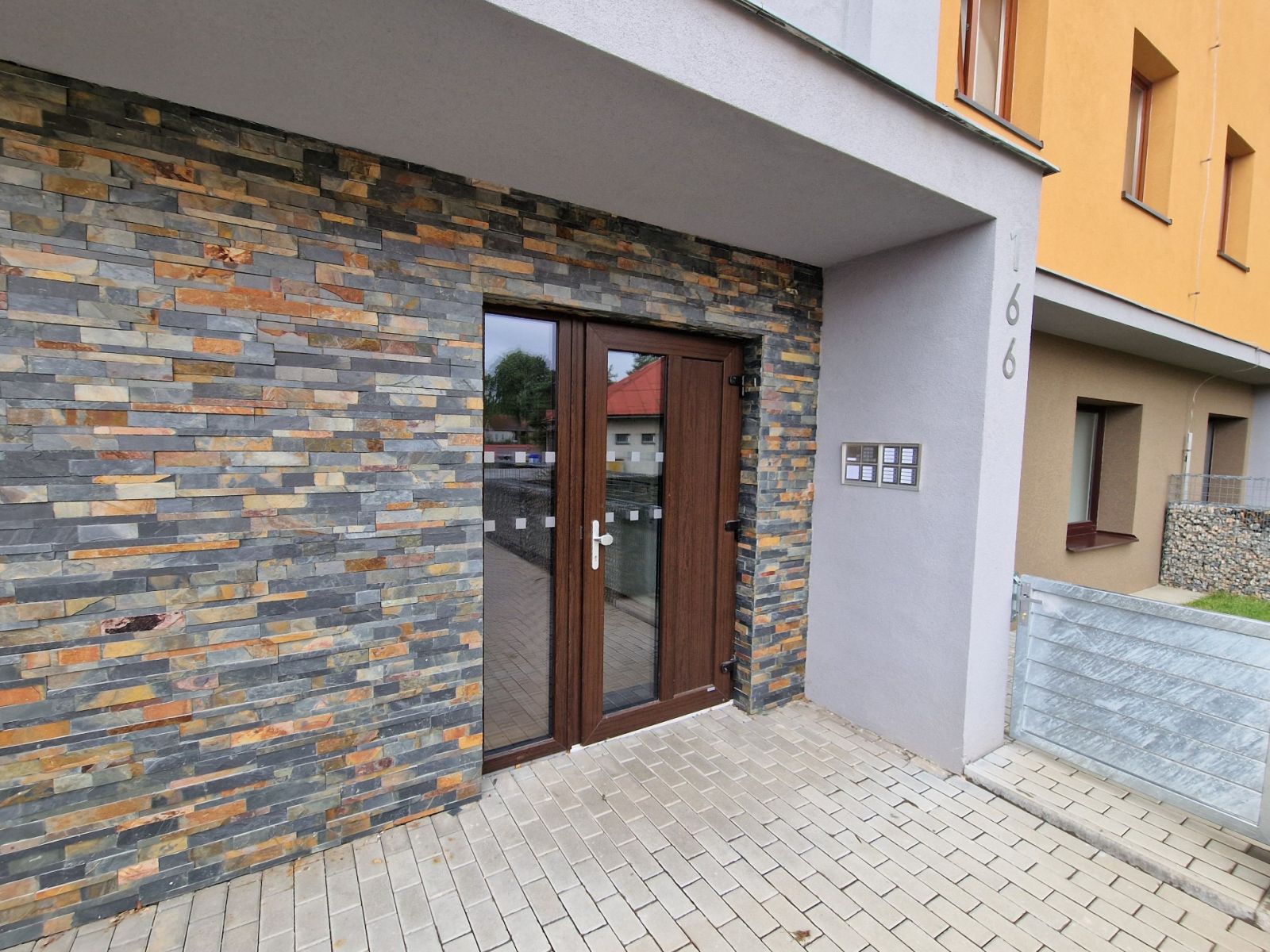 Pronájem bytu 1+kk 42 m² — photo 2