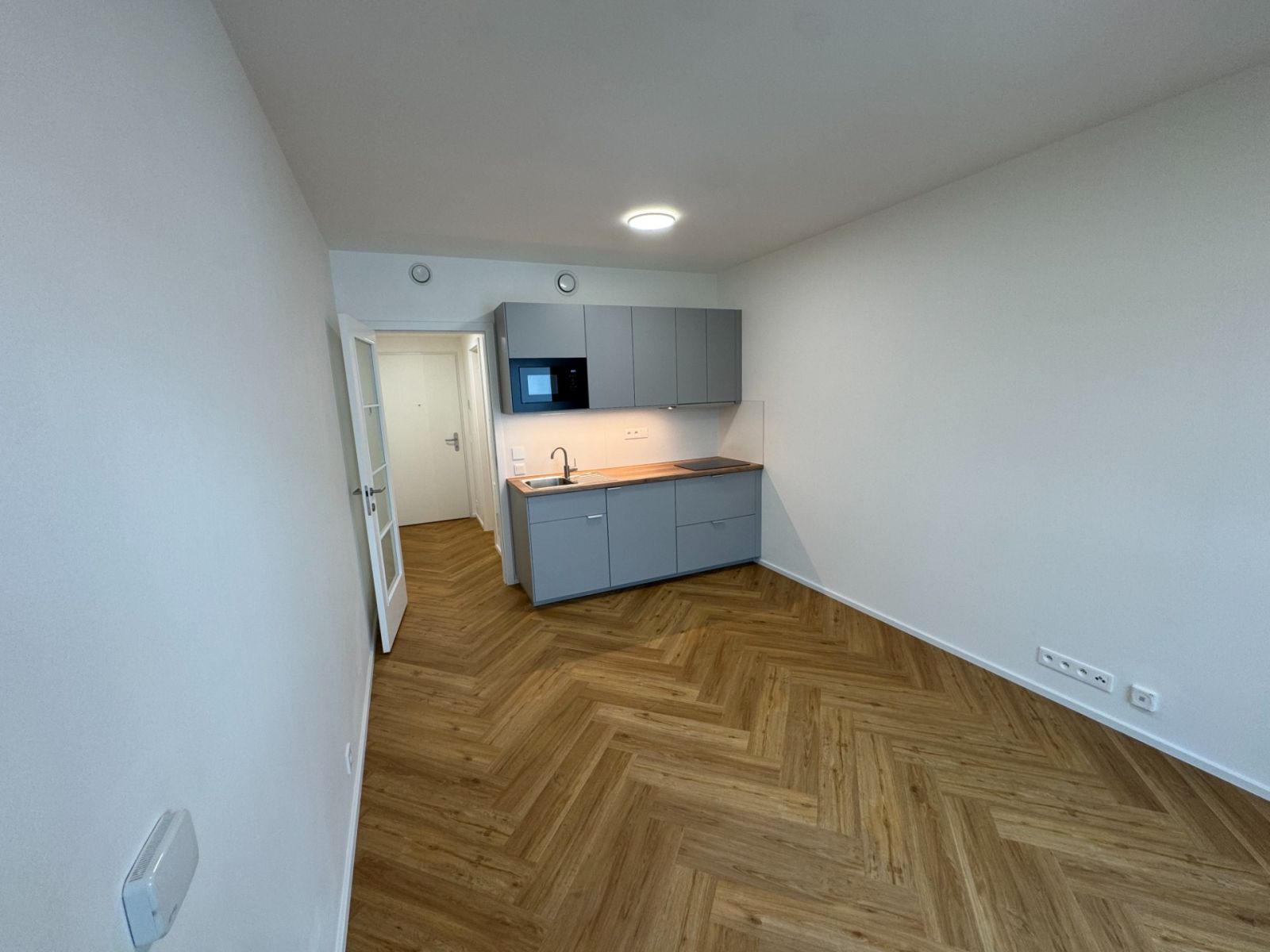 Pronájem bytu 1+kk 20 m² — photo 2