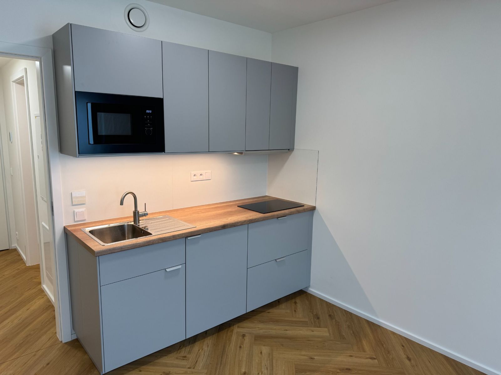 Pronájem bytu 1+kk 20 m² — photo 3