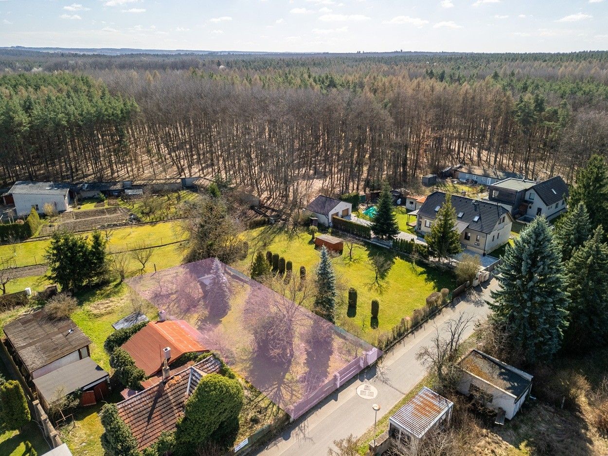 Prodej pozemku 685 m² — photo 2