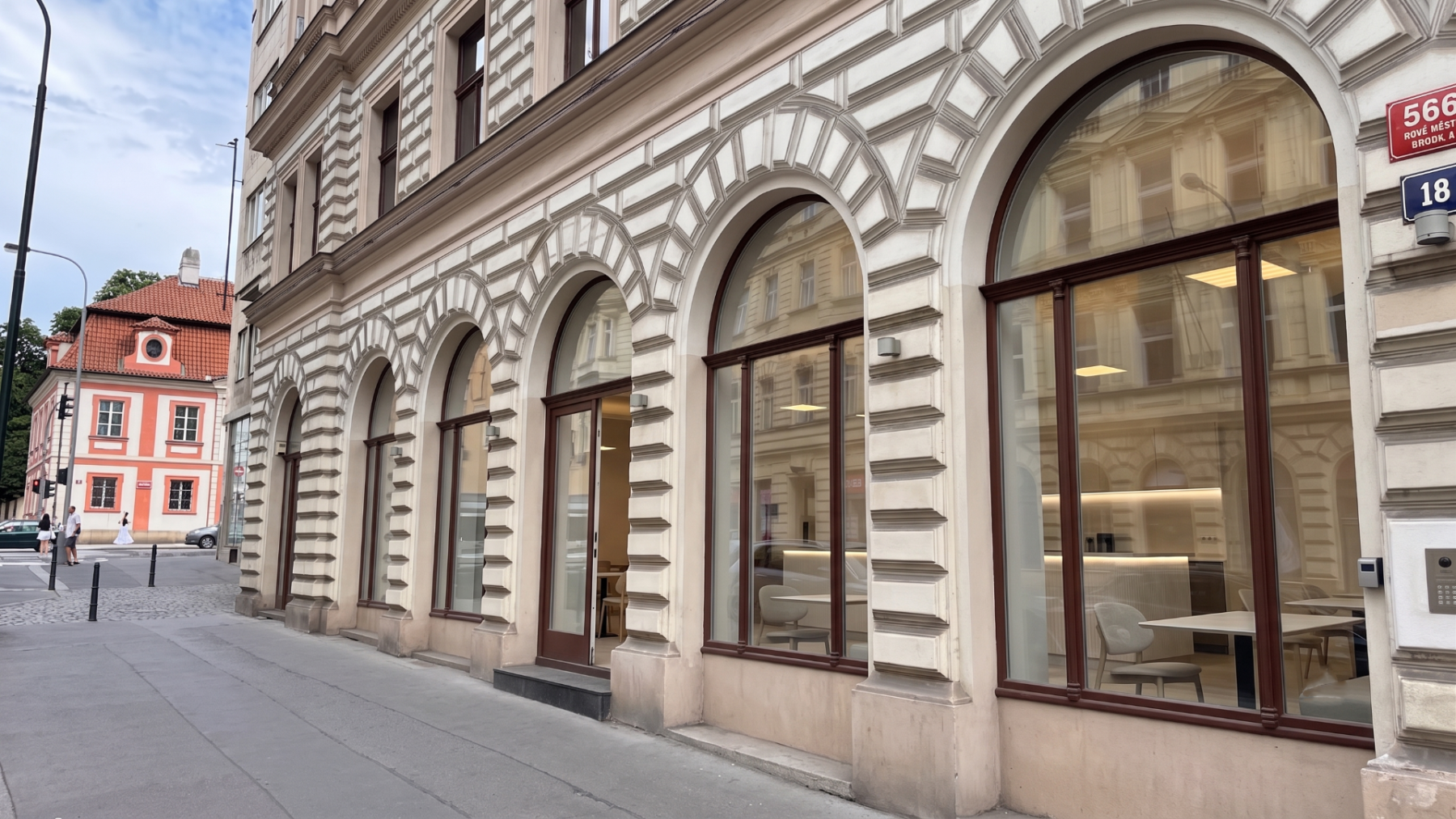 Pronájem nebytového prostoru 180 m²