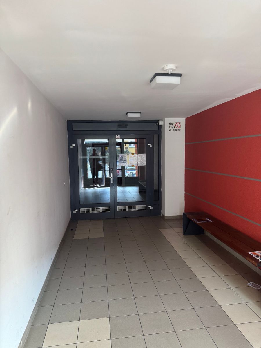 Pronájem bytu 2+1 51 m² — photo 2