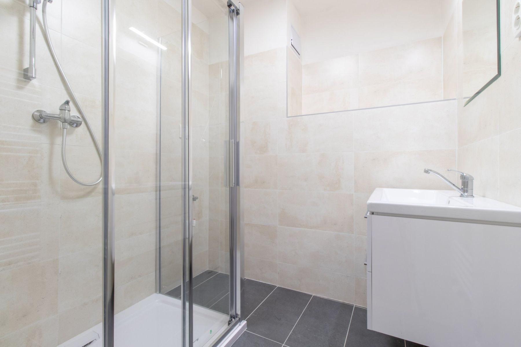 Pronájem bytu 2+1 81 m² — photo 3