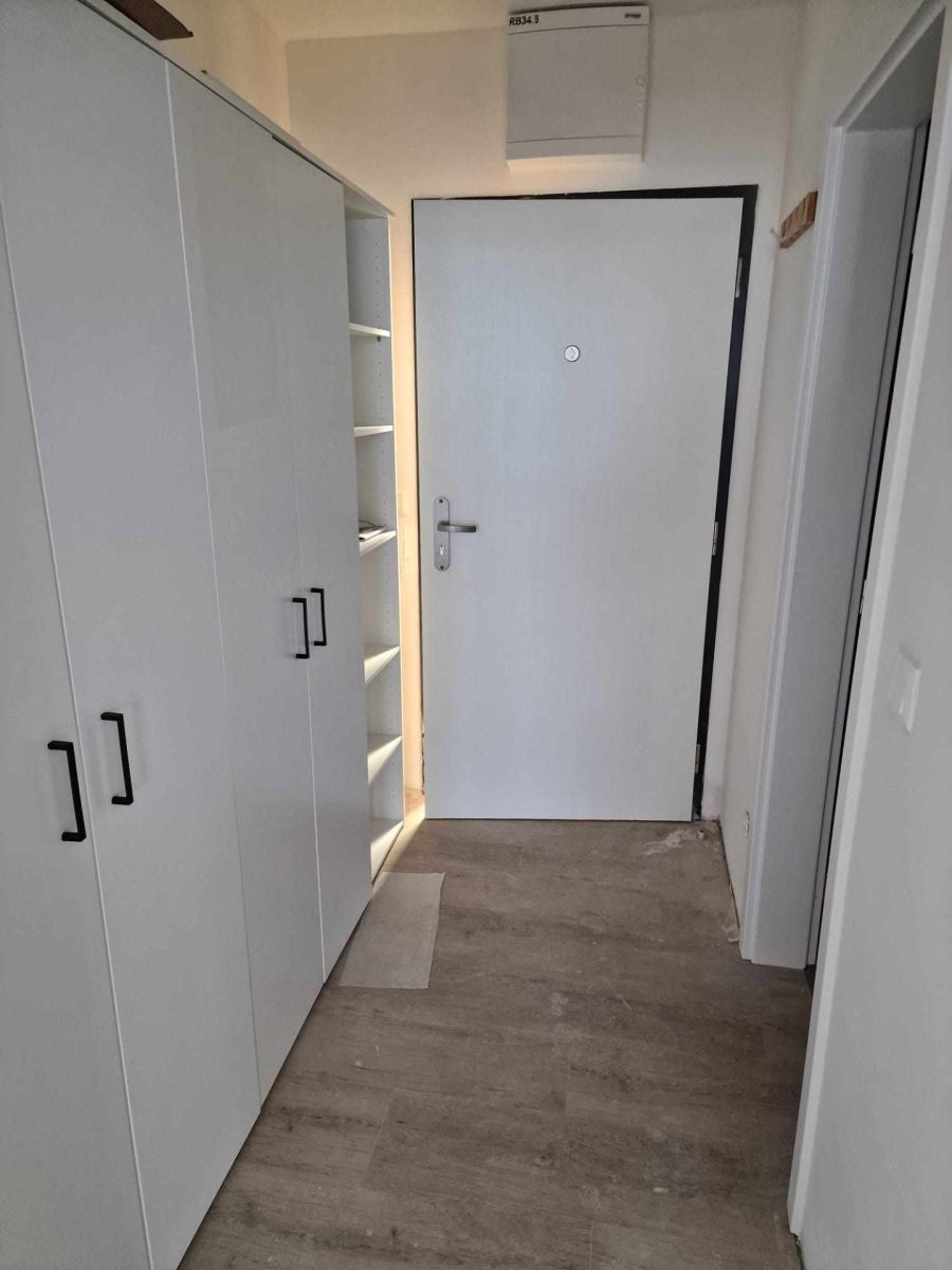 Pronájem bytu 1+kk 35 m² — photo 2