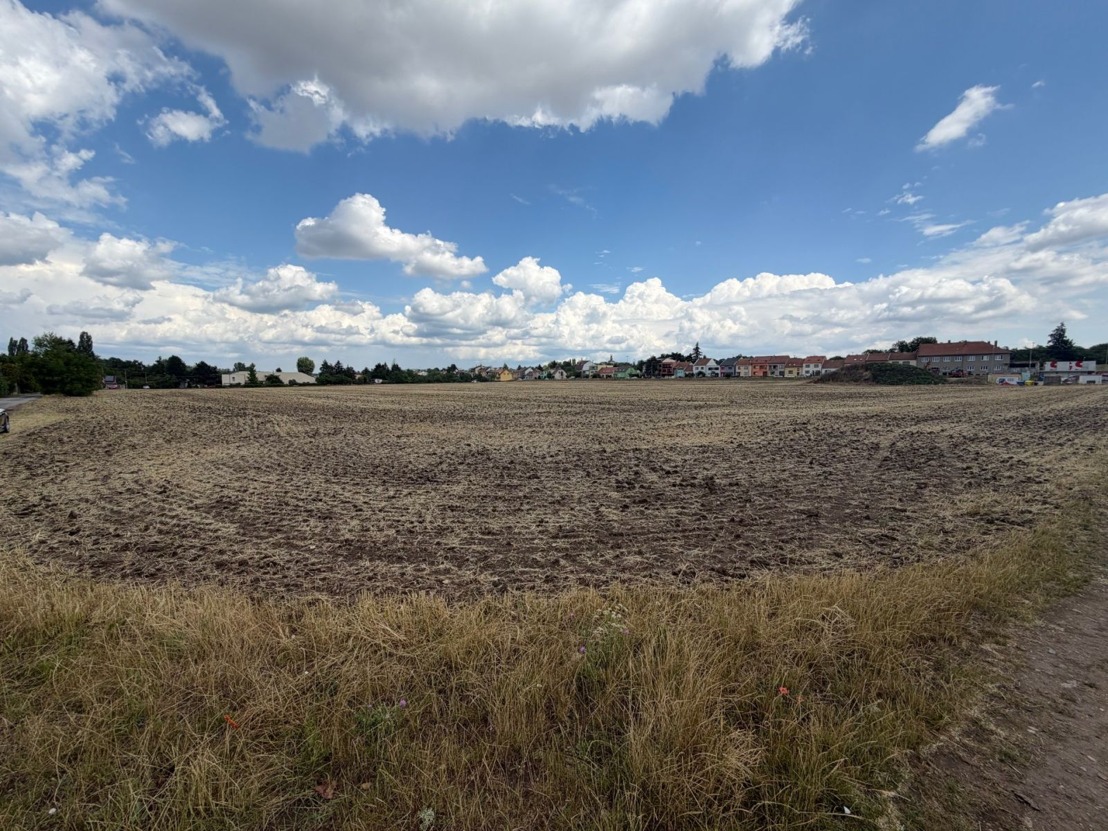 Prodej pozemku 1.077 m²