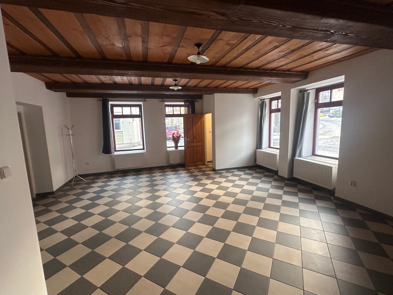 Pronájem nebytového prostoru 70 m²