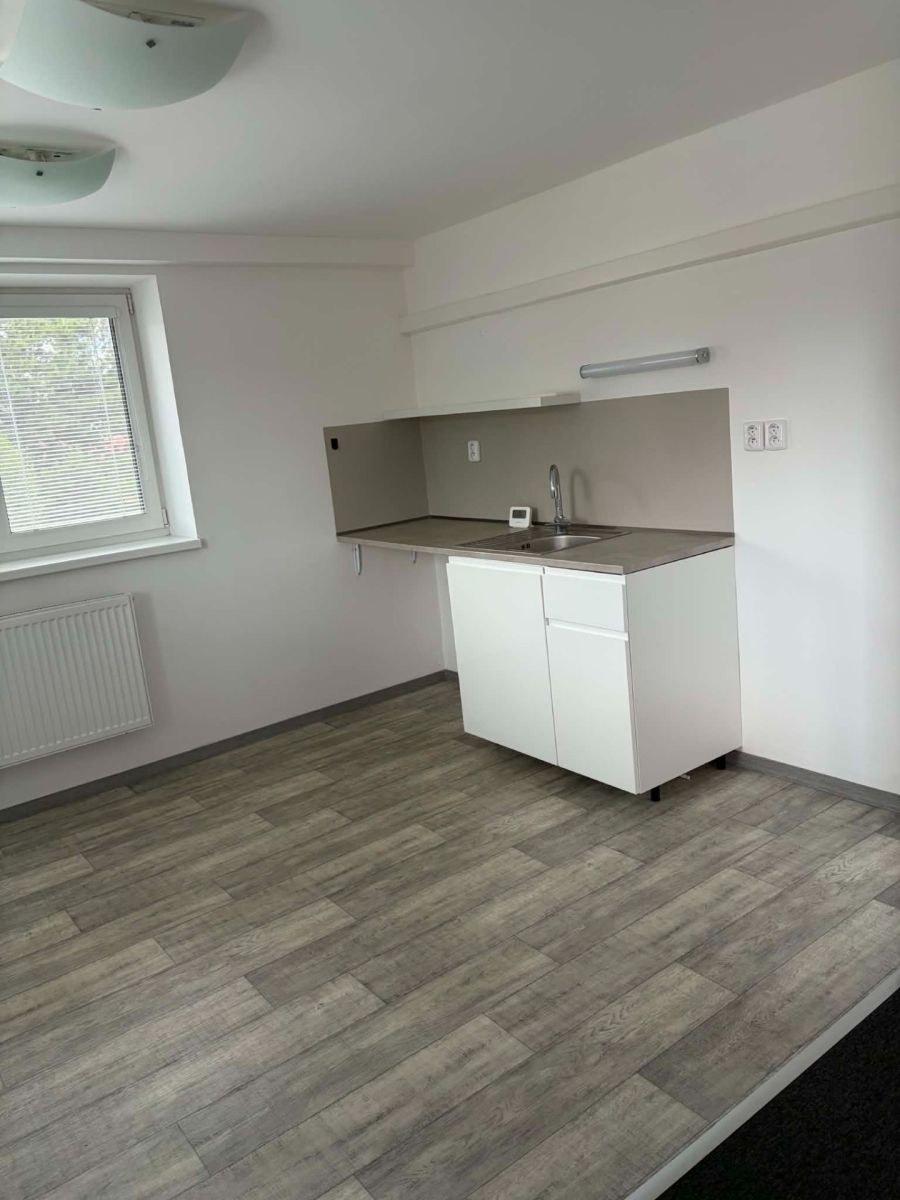 Pronájem kanceláře 120 m² — photo 3