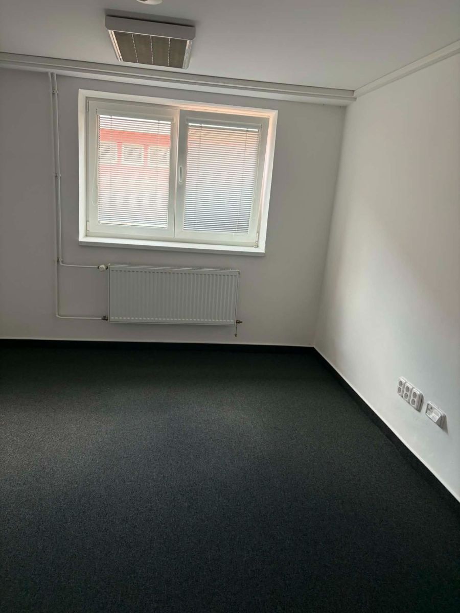 Pronájem kanceláře 120 m² — photo 4