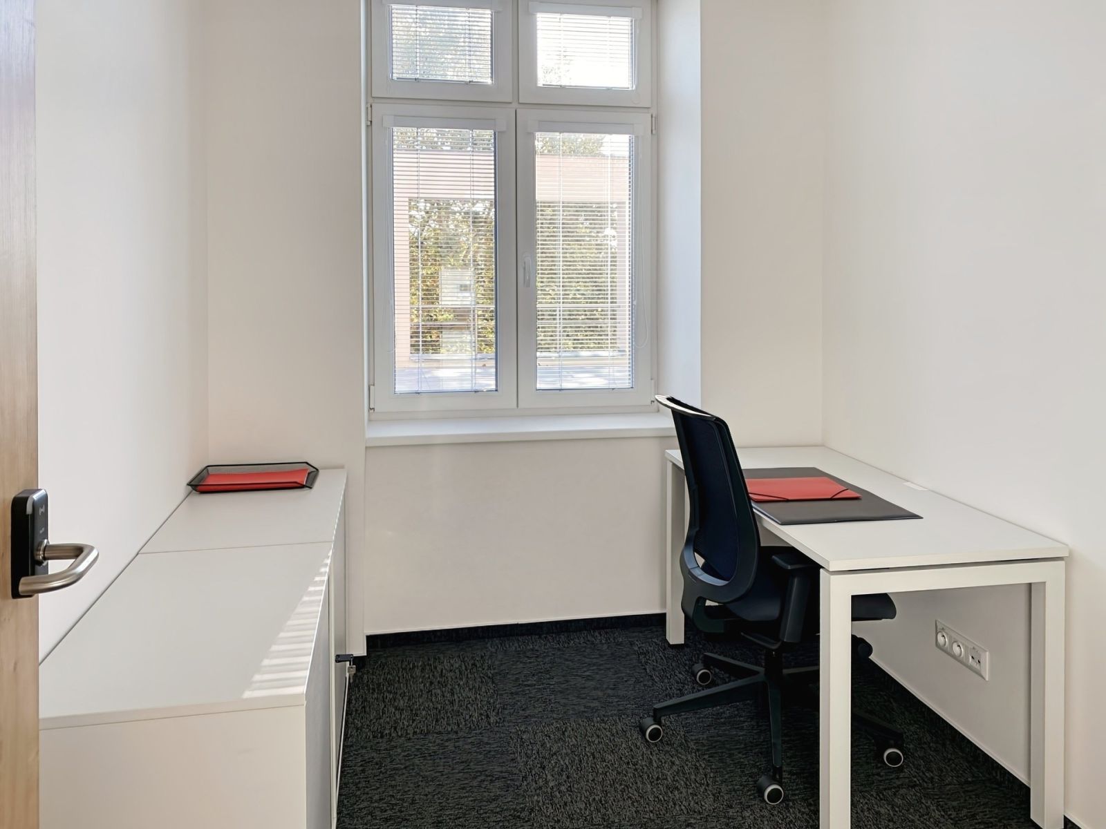 Pronájem kanceláře 10 m² — photo 3