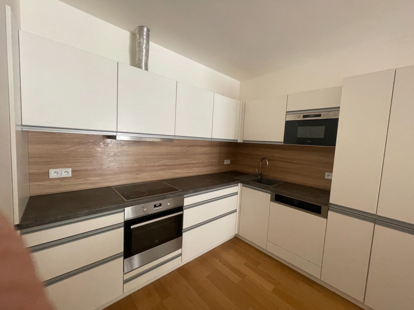 Pronájem bytu 2+kk 52 m² — photo 2