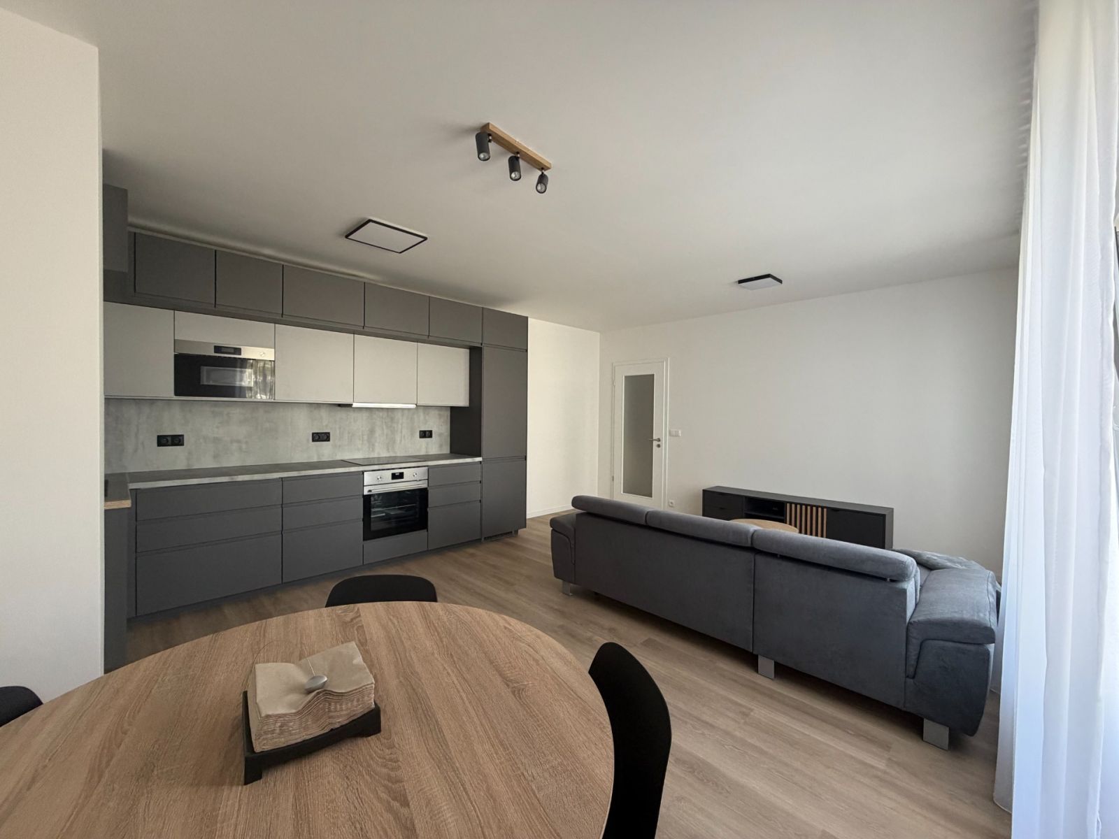 Pronájem bytu 2+kk 59 m² — photo 2