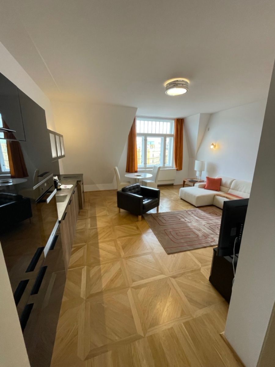 Pronájem bytu 2+kk 75 m² — photo 2