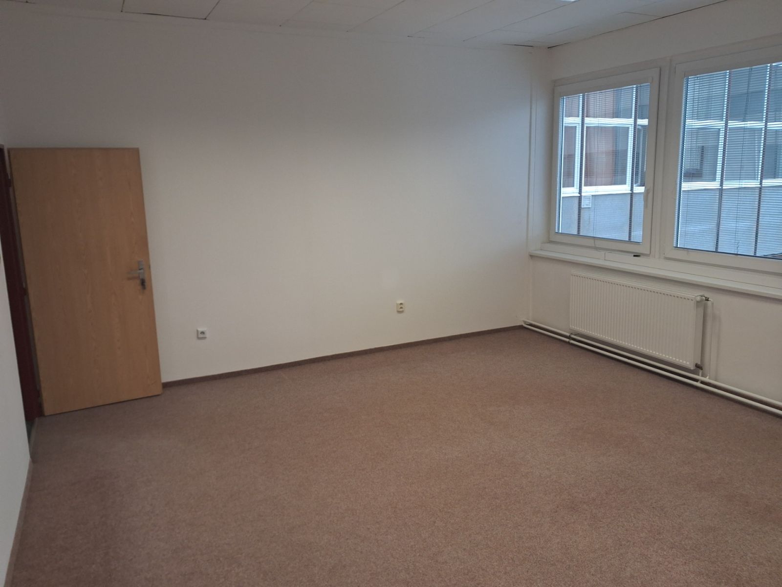 Pronájem kanceláře 30 m² — photo 3