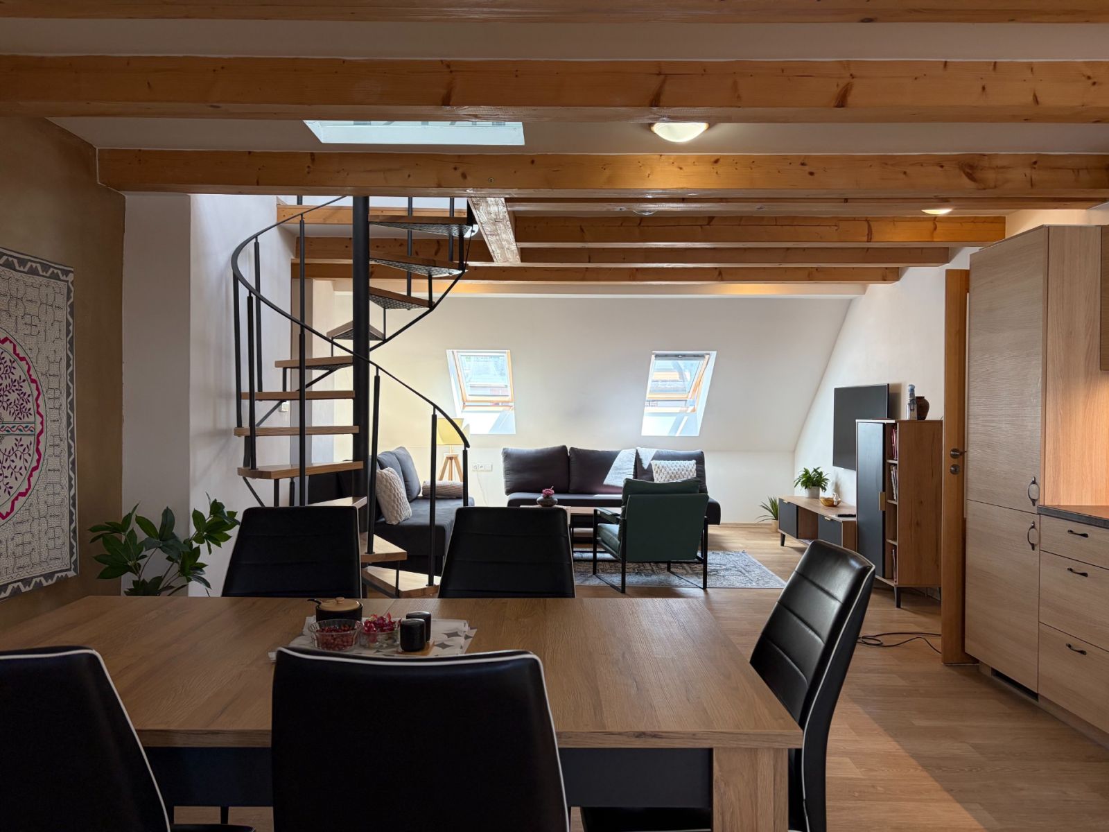 Pronájem bytu 1+1 82 m² — photo 2