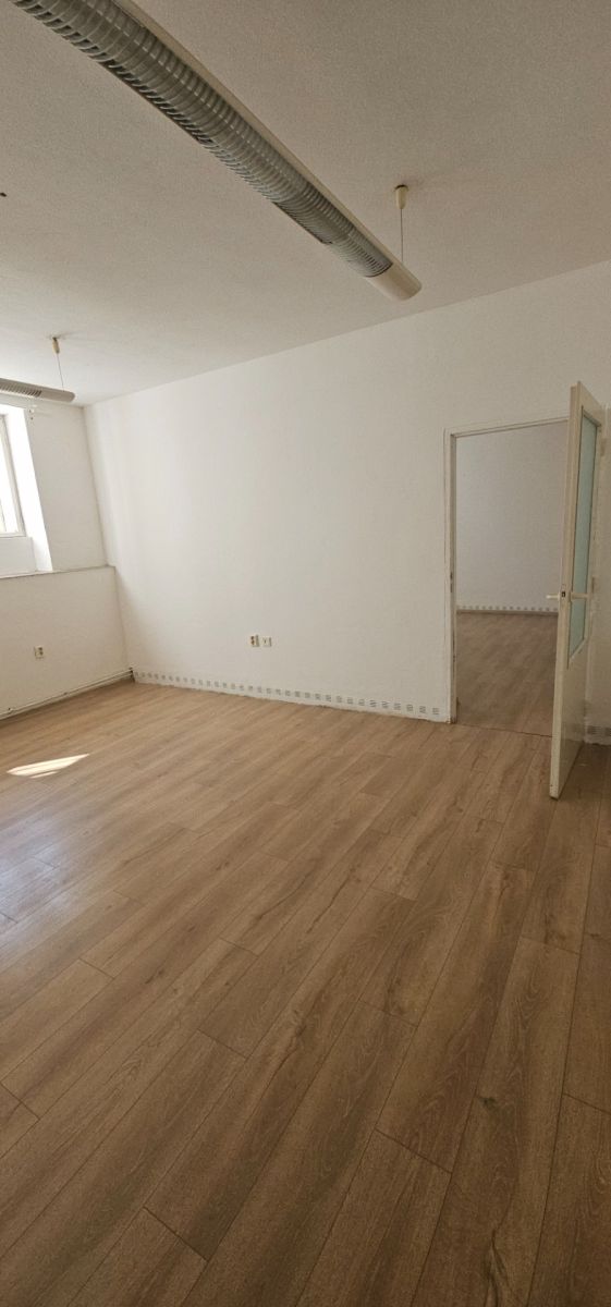Pronájem bytu 2+1 60 m² — photo 2
