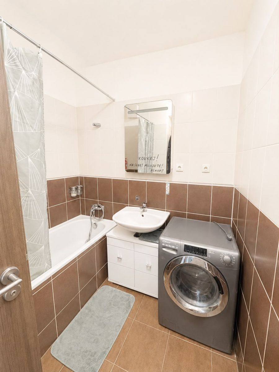 Pronájem bytu 2+kk 50 m² — photo 3
