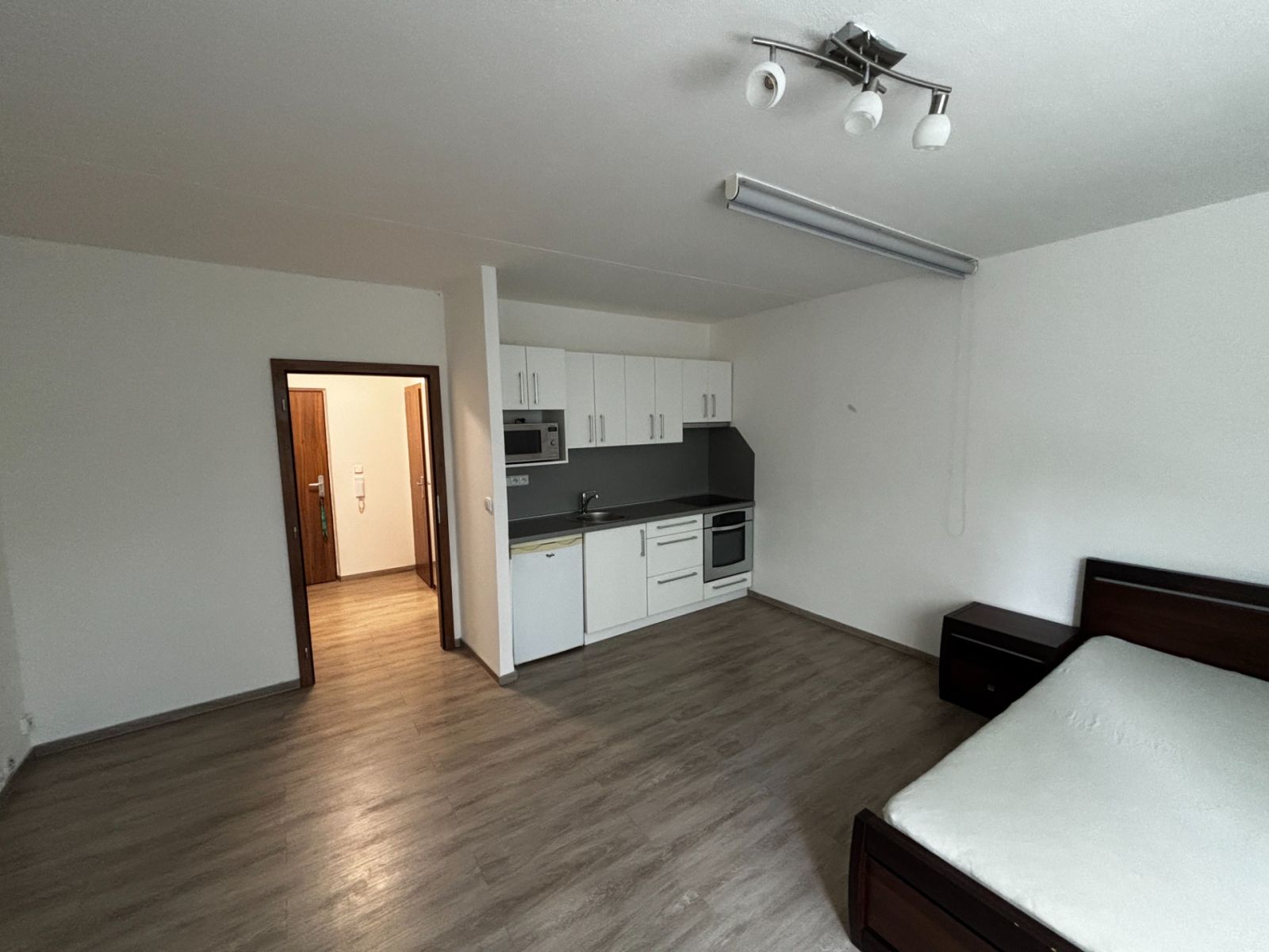 Pronájem bytu 1+kk 31 m² — photo 2