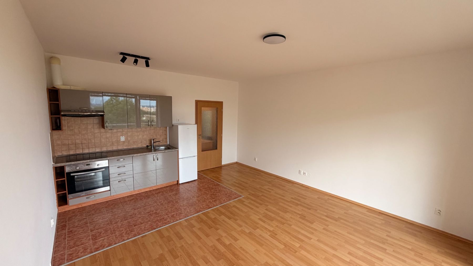 Pronájem bytu 1+kk 35 m² — photo 3