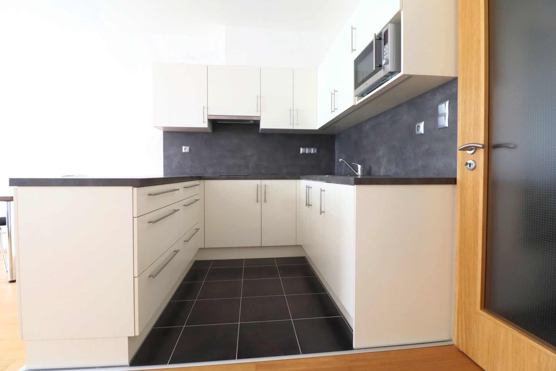 Pronájem bytu 1+kk 37 m² — photo 3