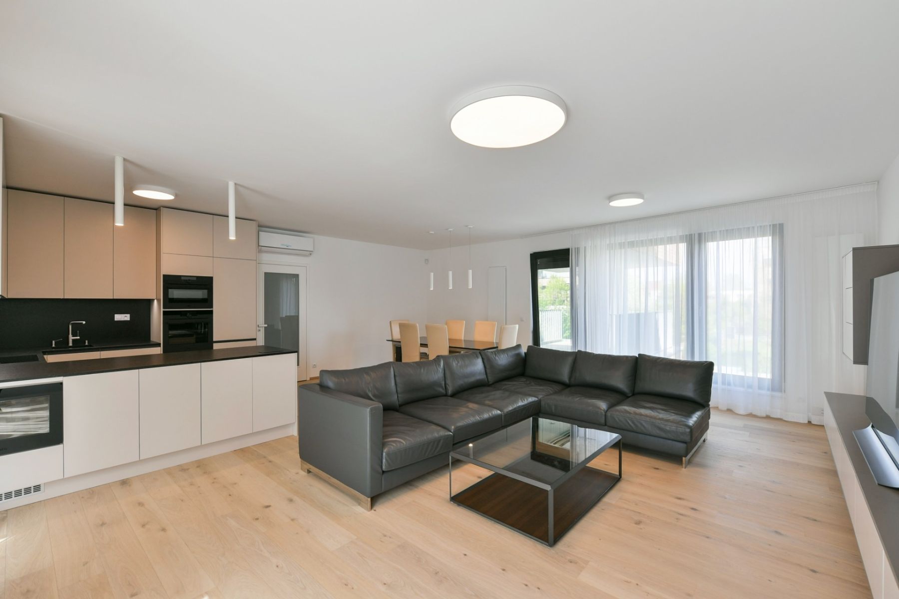 Pronájem bytu 3+kk 115 m² — photo 2