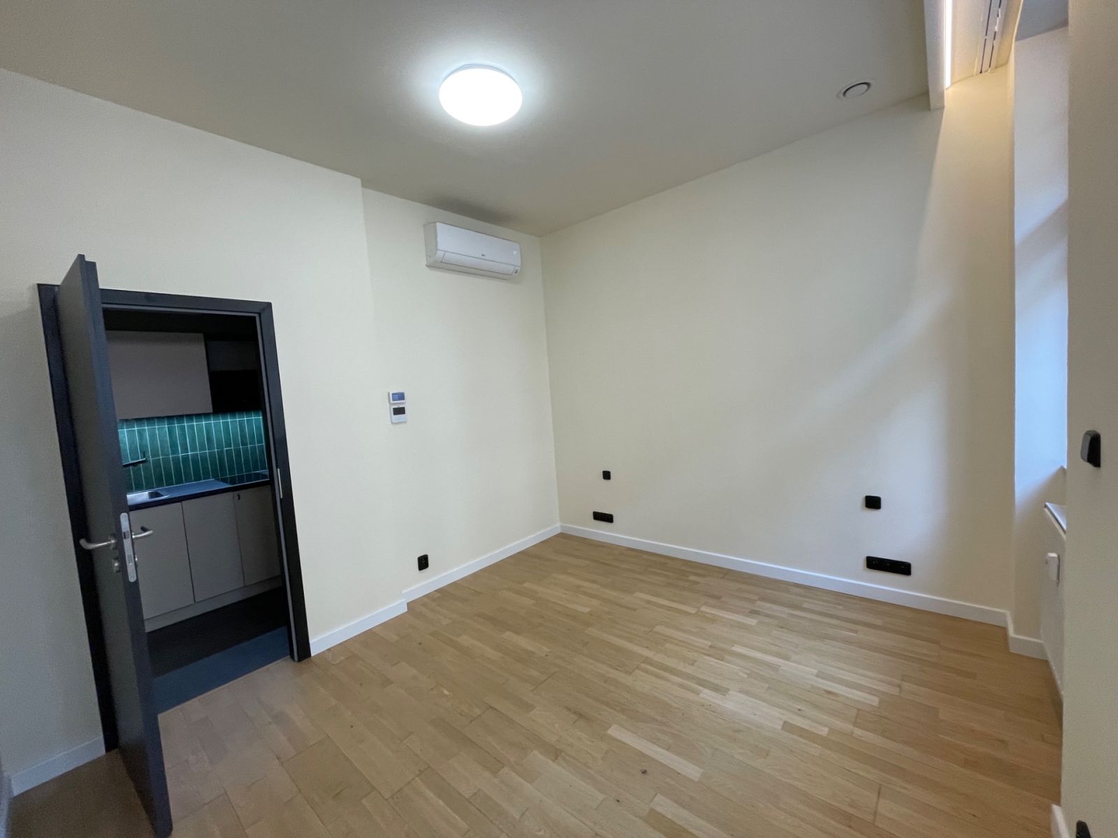 Pronájem nebytového prostoru 18 m² — photo 5