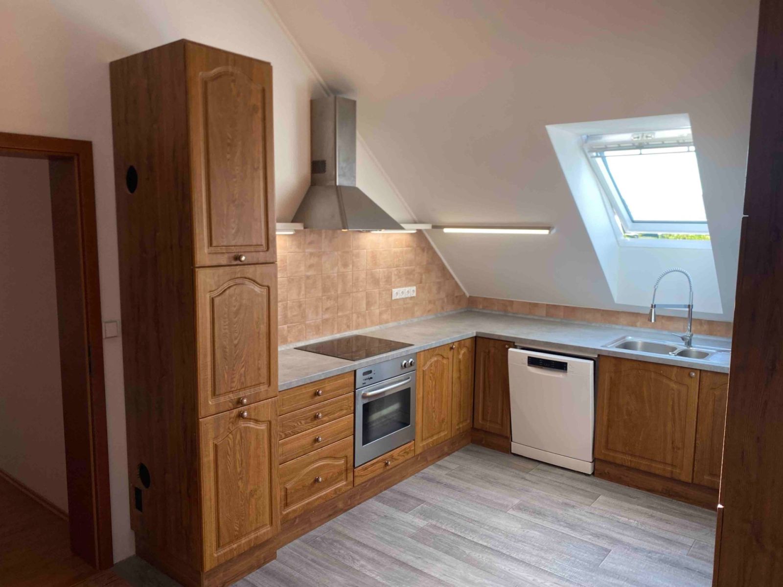 Pronájem bytu 4+kk 108 m² — photo 2