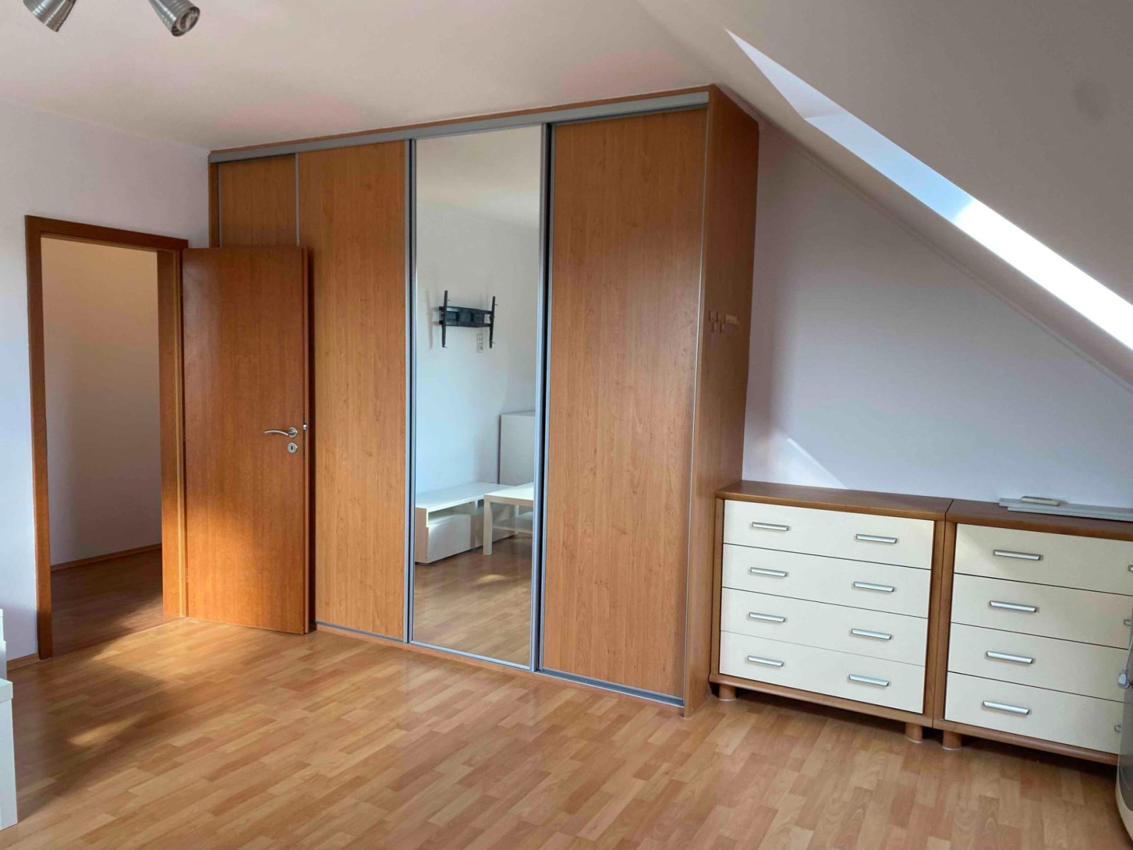 Pronájem bytu 4+kk 108 m² — photo 3