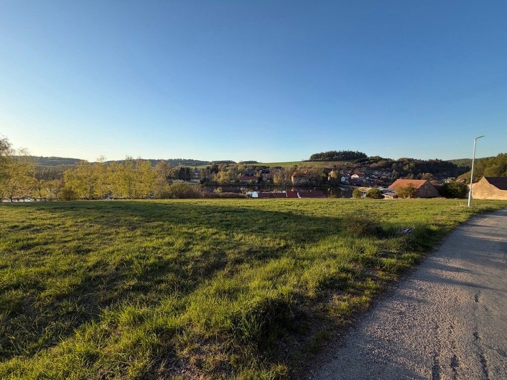 Prodej pozemku 2.102 m²