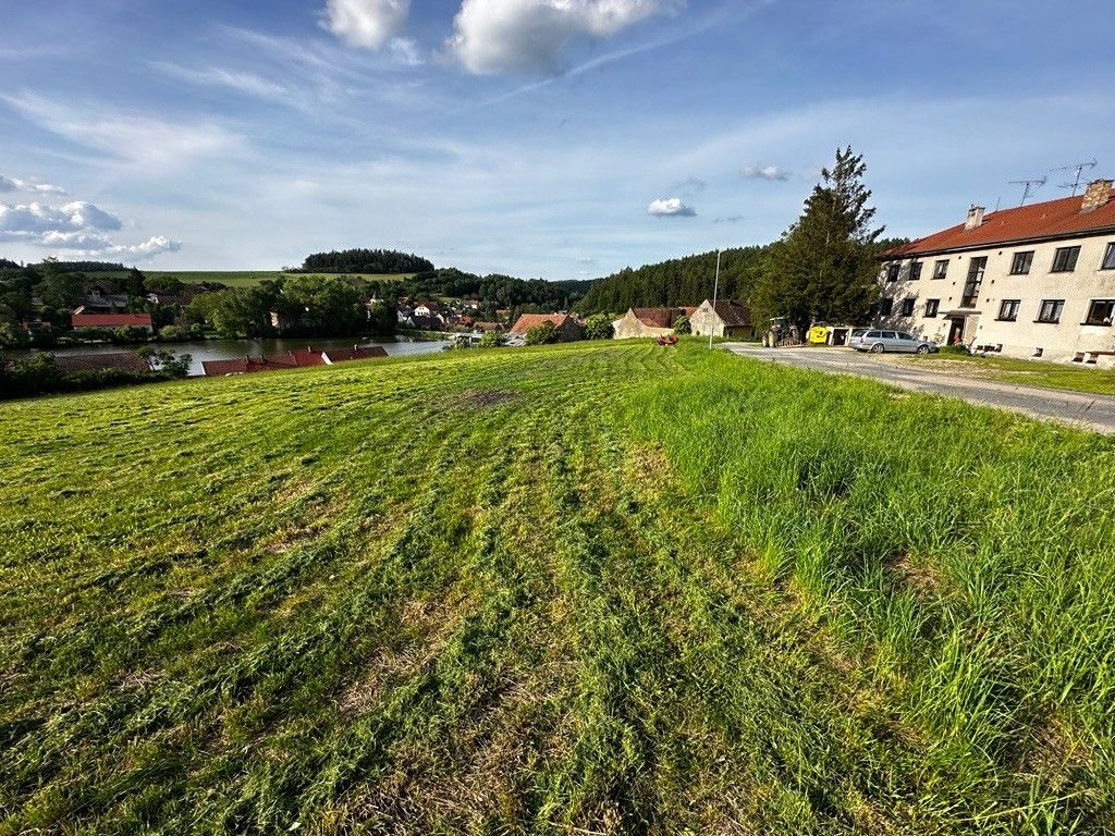 Prodej pozemku 2.102 m² — photo 2