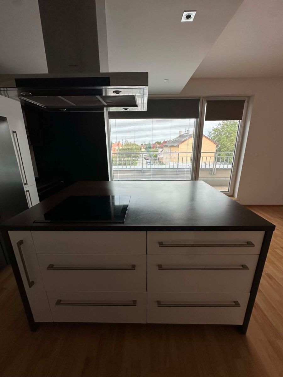 Pronájem bytu 2+kk 65 m² — photo 3
