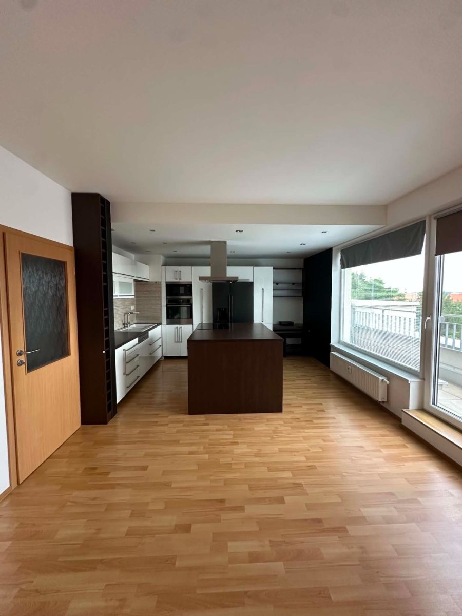 Pronájem bytu 2+kk 65 m² — photo 2