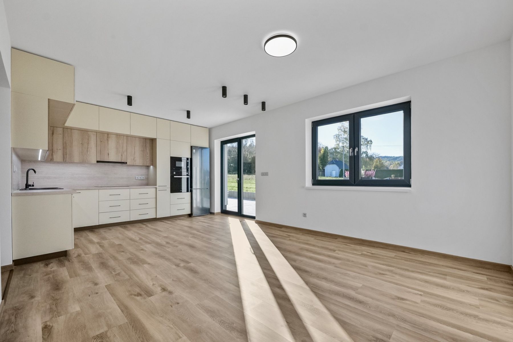 Pronájem bytu 5+kk 126 m² — photo 2