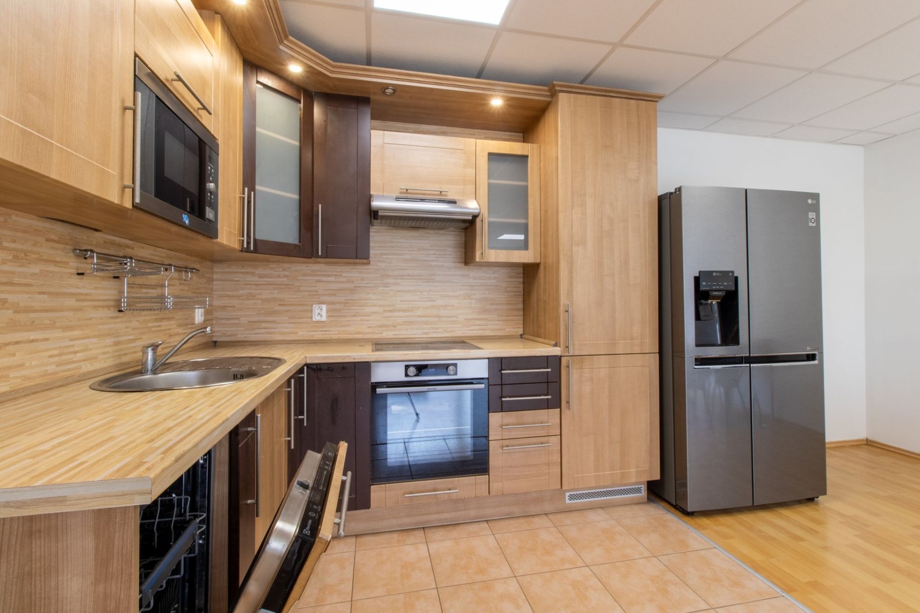 Pronájem bytu 3+kk 79 m² — photo 2