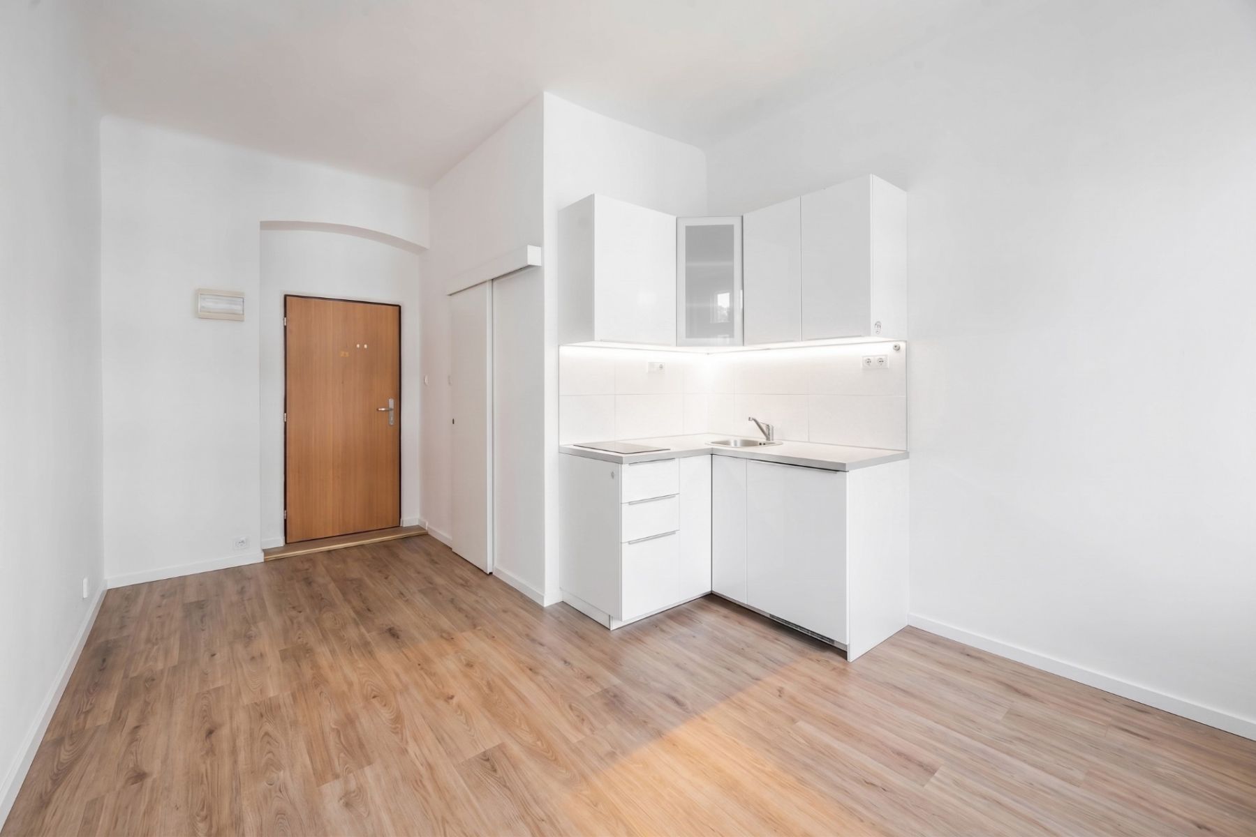 Prodej bytu 1+kk 19 m² — photo 2
