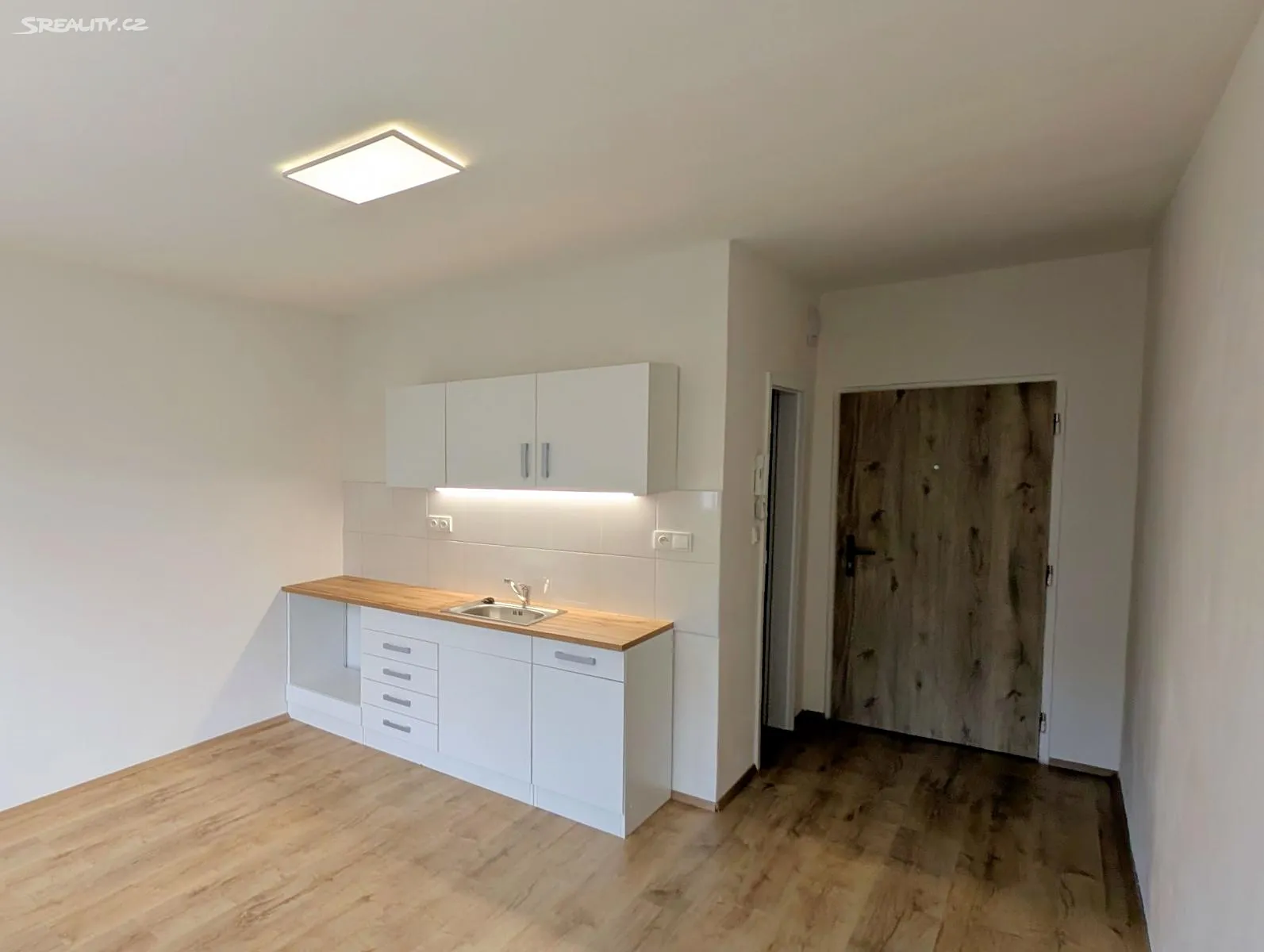 Pronájem bytu 1+kk 19 m² — photo 3