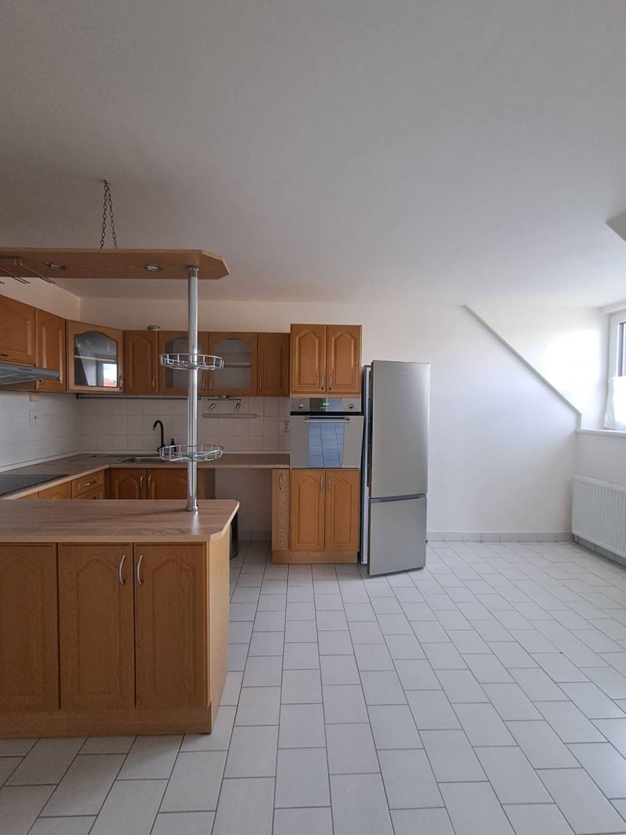 Pronájem bytu 3+1 95 m² — photo 2