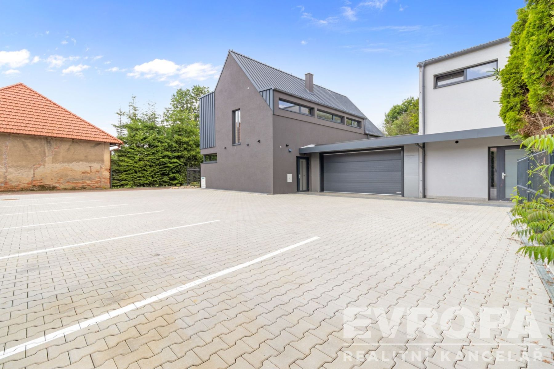 Pronájem domu 202 m², pozemek 348 m² — photo 2