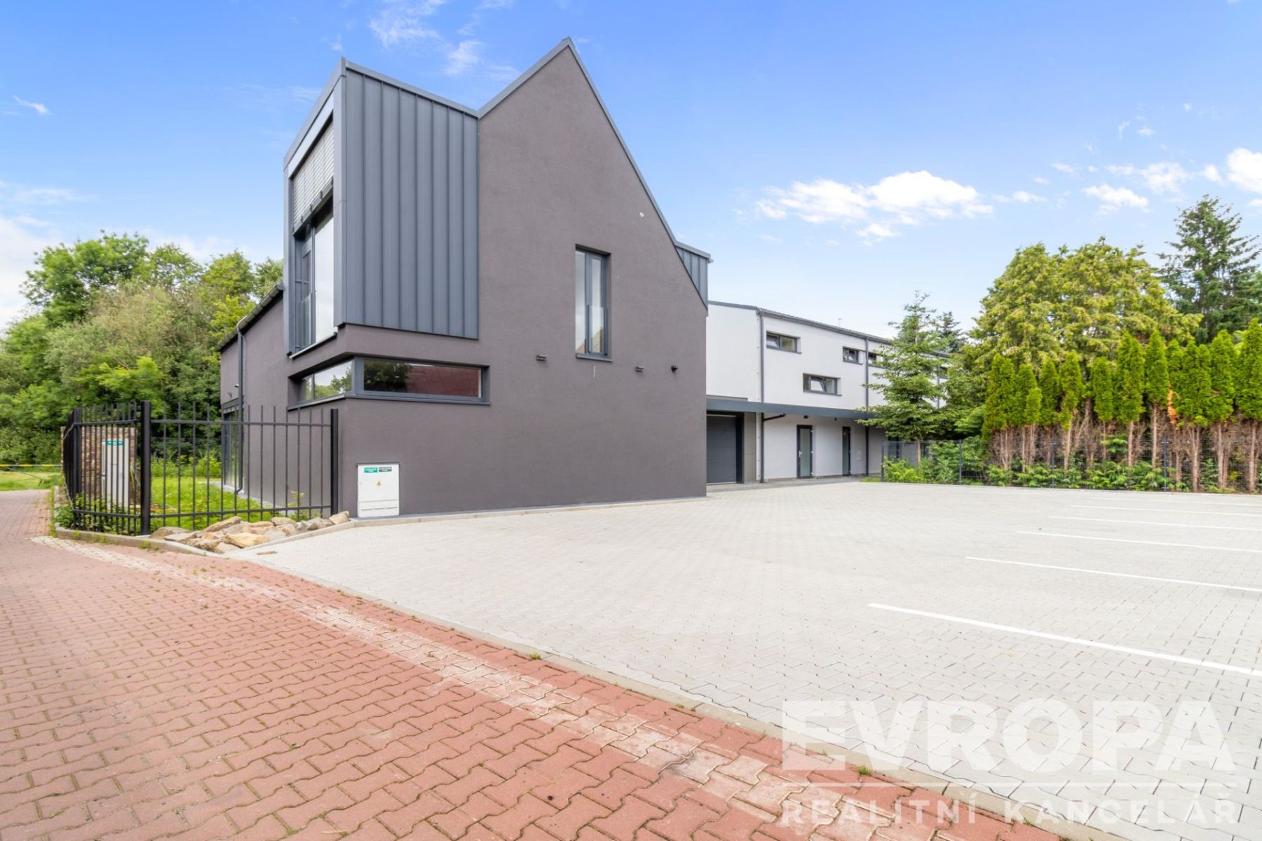 Pronájem domu 202 m², pozemek 348 m²