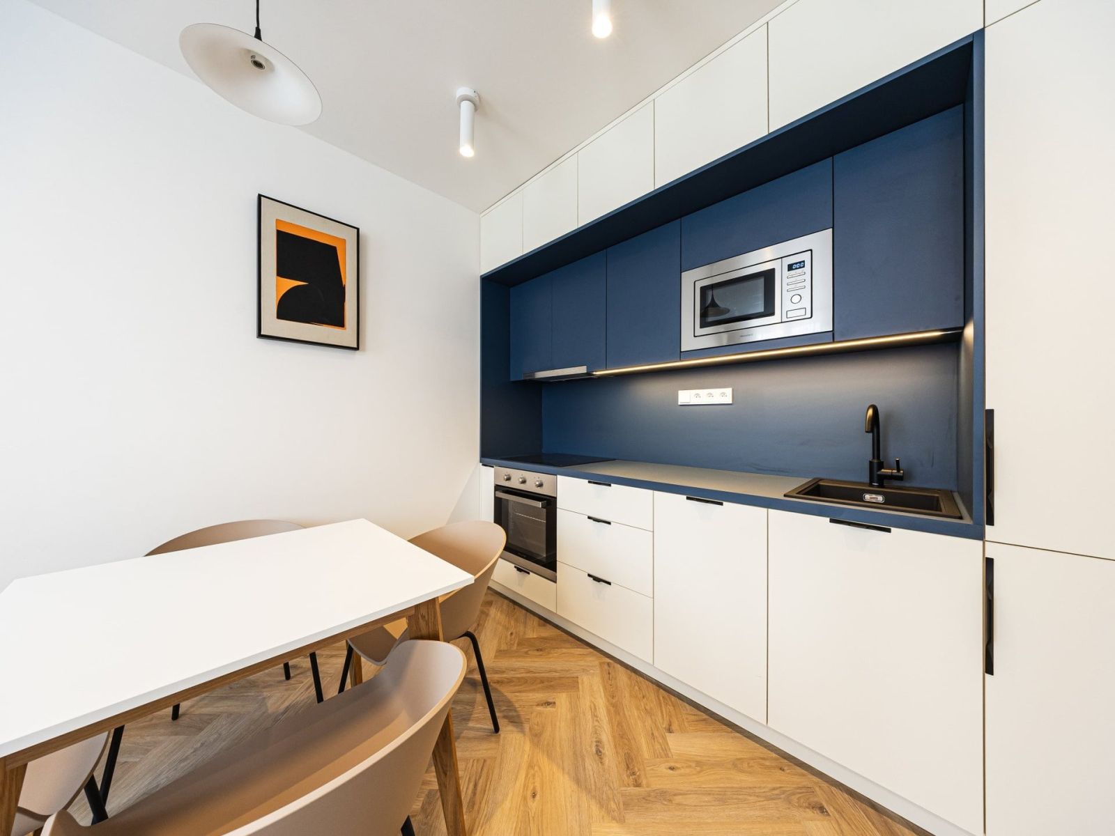 Pronájem bytu 2+kk, 43 m² (2 z 11)
