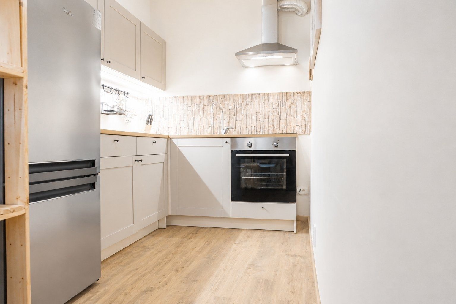 Pronájem bytu 1+kk 32 m², Klecany – náhled fotky 2
