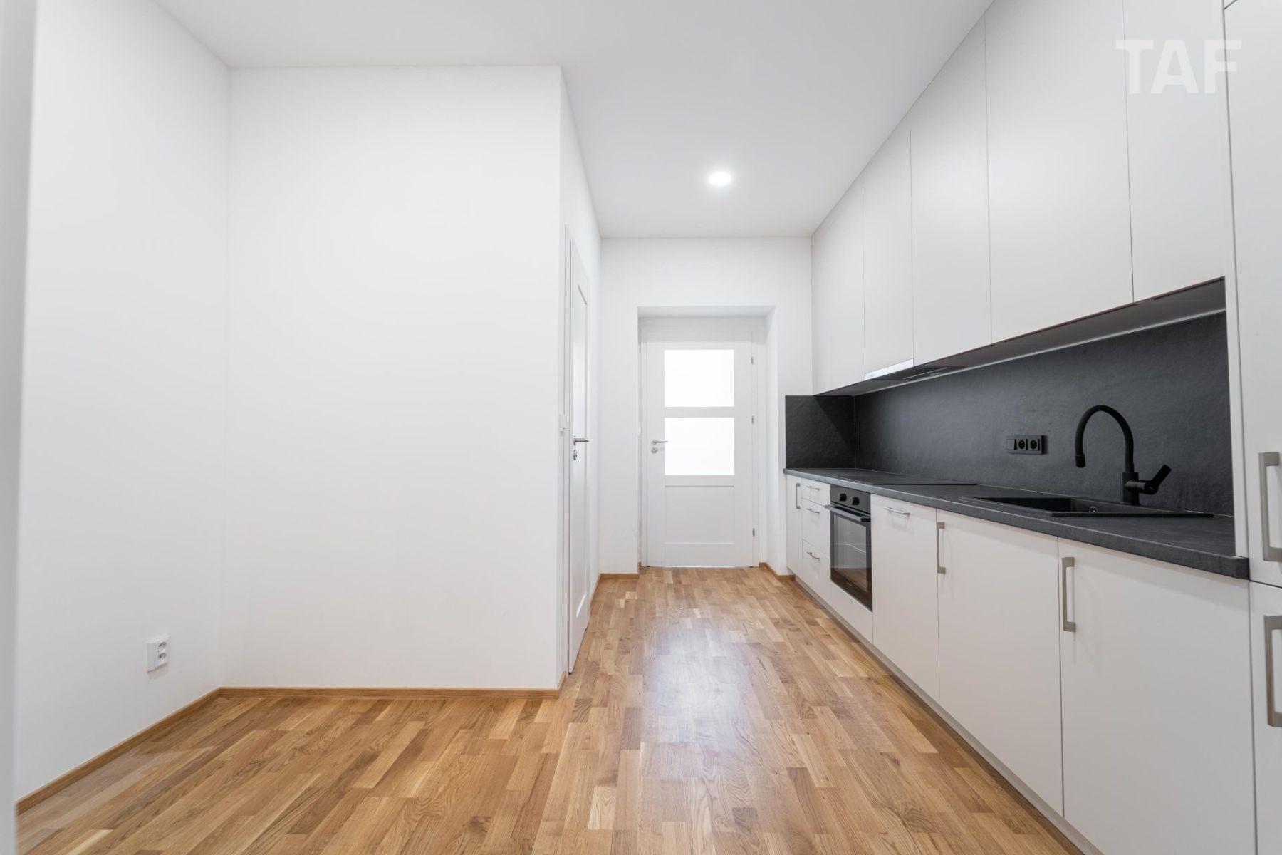 Prodej bytu 1+1 45 m², Praha – náhled fotky 4