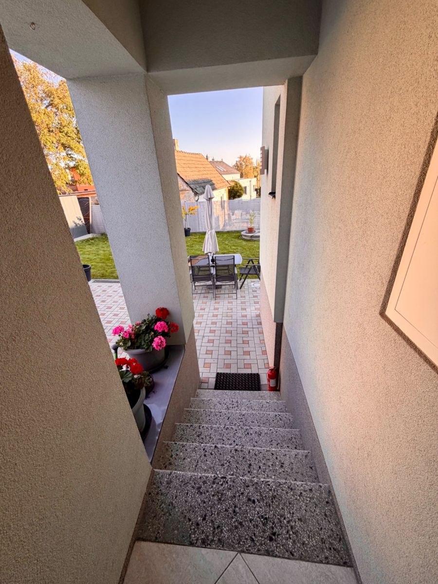 Pronájem bytu 1+kk 40 m², Praha – náhled fotky 10