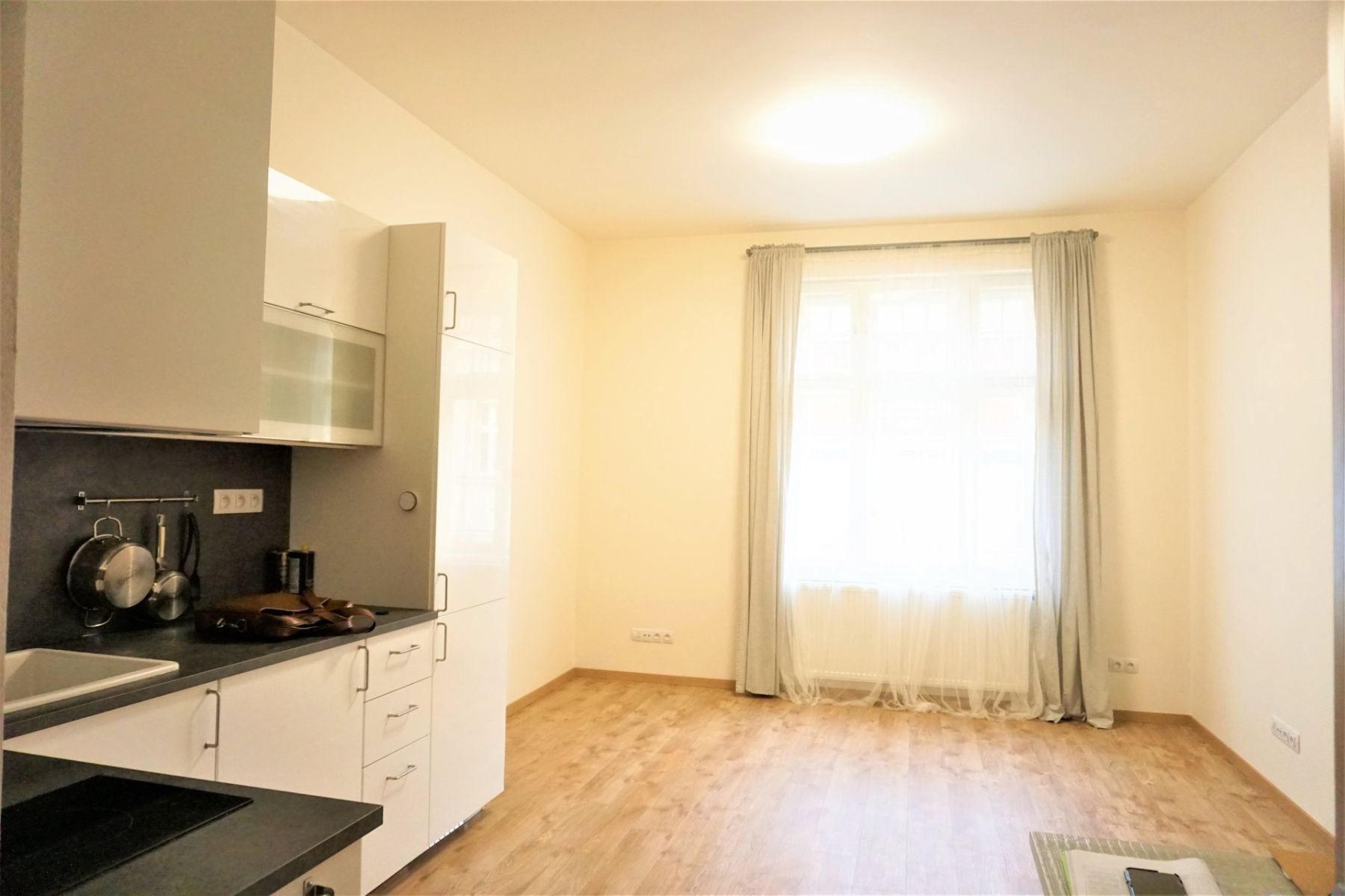 Pronájem bytu 1+kk 29 m², Praha – náhled fotky 3