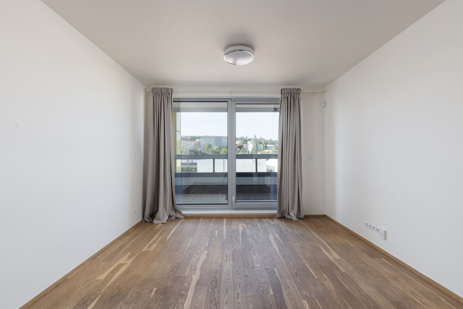 Pronájem bytu 1+kk 33 m², Praha – fotka 1 z 10