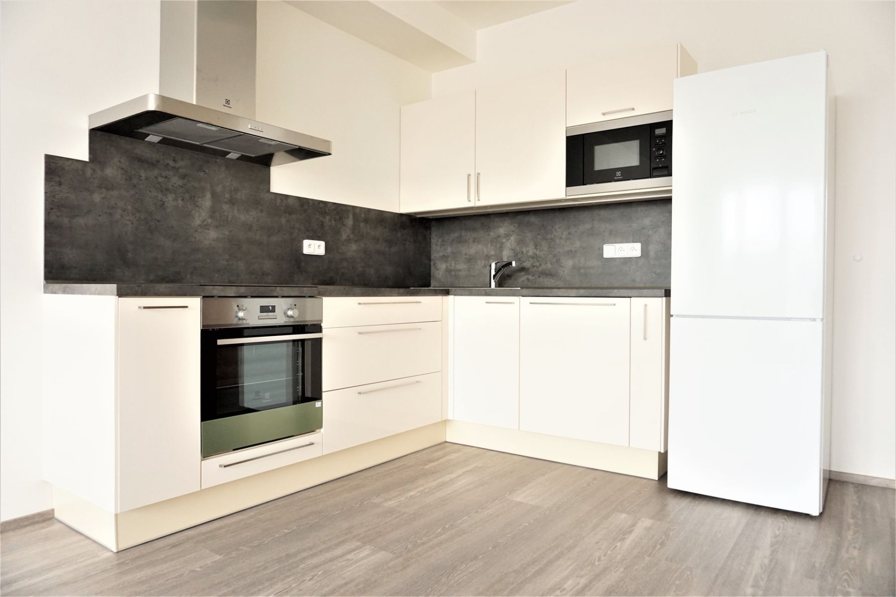 Pronájem bytu 2+kk 55 m², Praha – náhled fotky 4