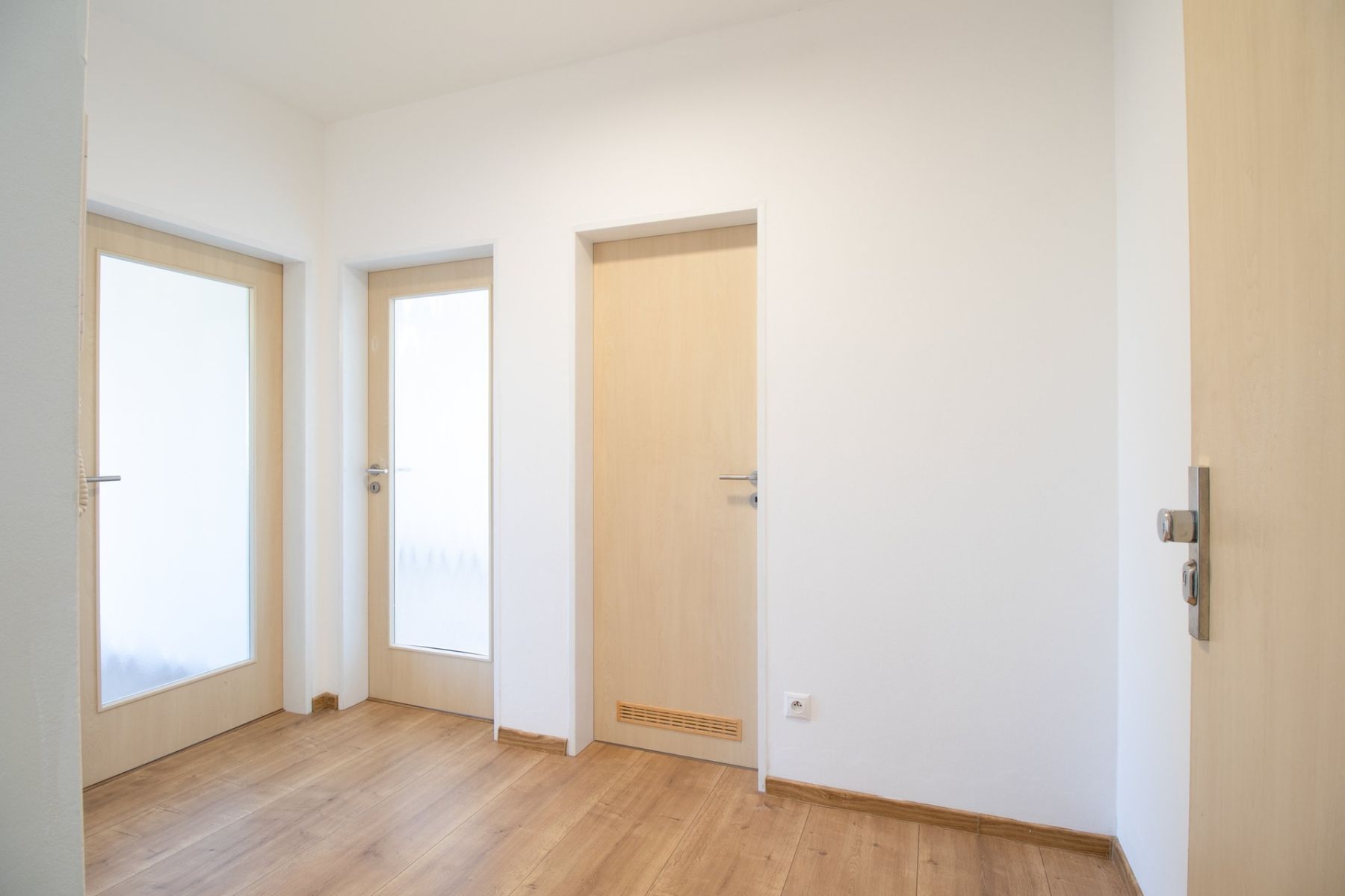 Pronájem bytu 2+kk 53 m², Milovice – náhled fotky 13