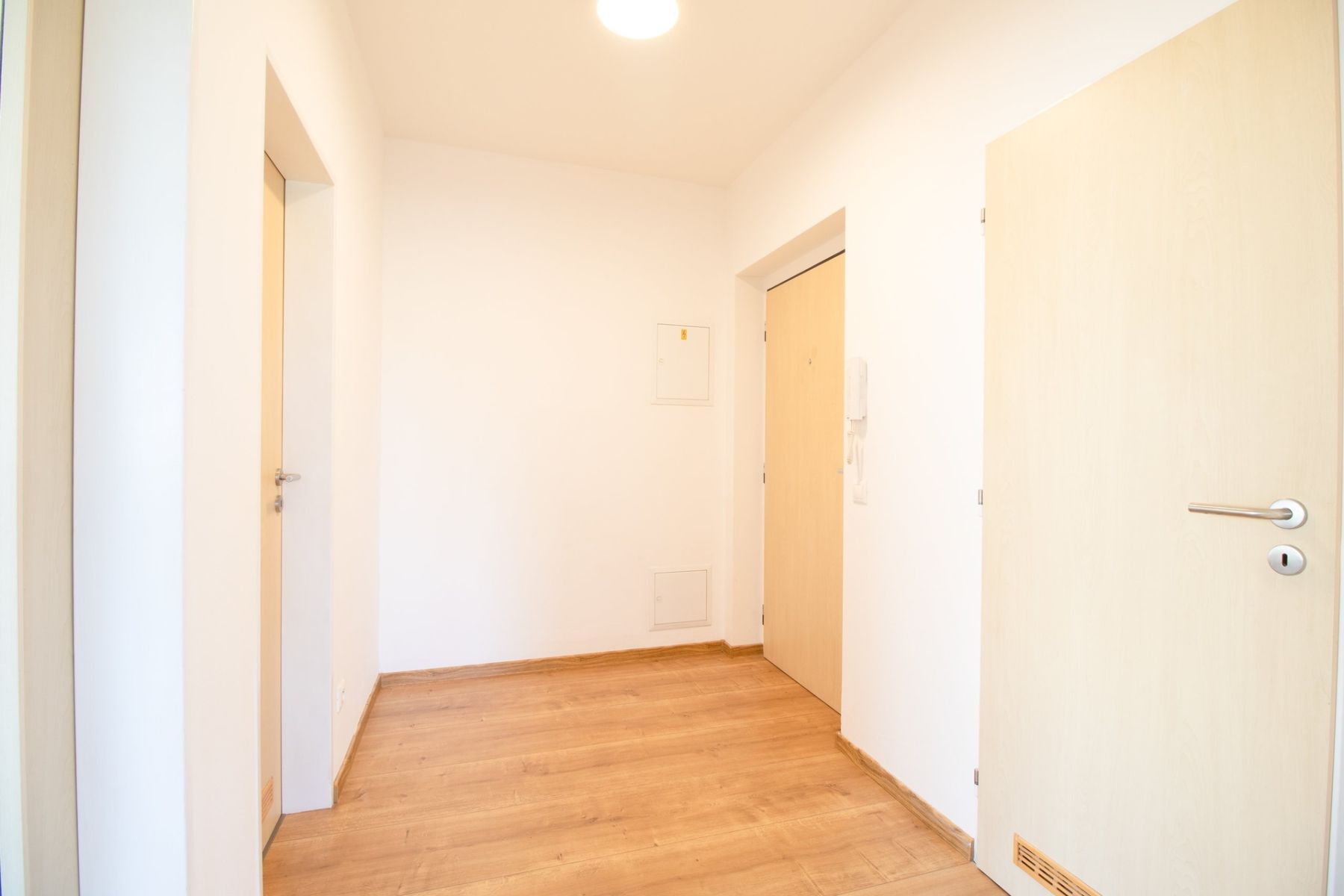 Pronájem bytu 2+kk 53 m², Milovice – náhled fotky 15