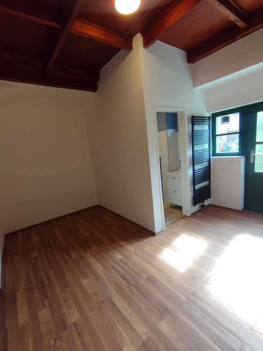 Pronájem bytu 1+kk 28 m², Škvorec – náhled fotky 12